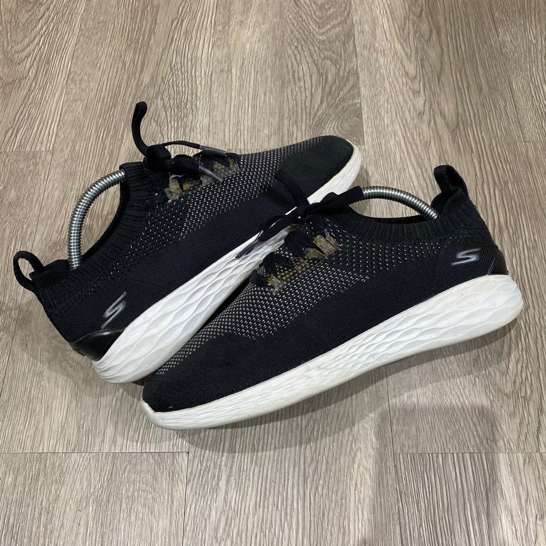 Skechers go deals strike slip on