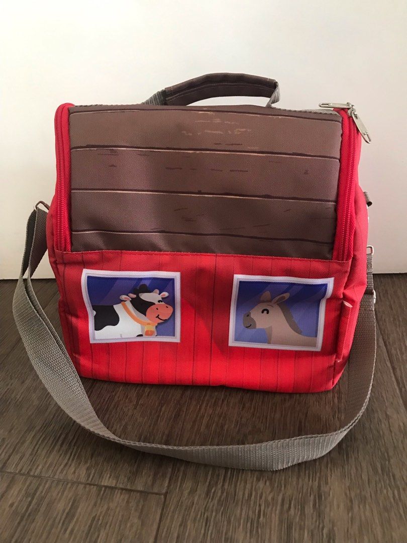 Snack / Lunch bag, insulated w/handle + strap - 2pc (Category: Diaper Bags & Wetbags) located in Taguig. Submitted by francisco_7 (Listing ID 1243504494, Image 2). Description: 799 each or 1500 for 2pcs.