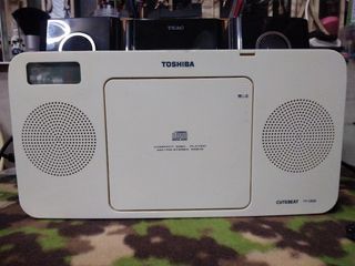 Toshiba COMPACT DISC PLAYER AM/FM STEREO RADIO CUTEBEAT TY-CR20