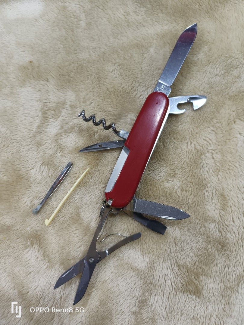 Victorinox Swiss Army Knife 13 function Sports Equipment