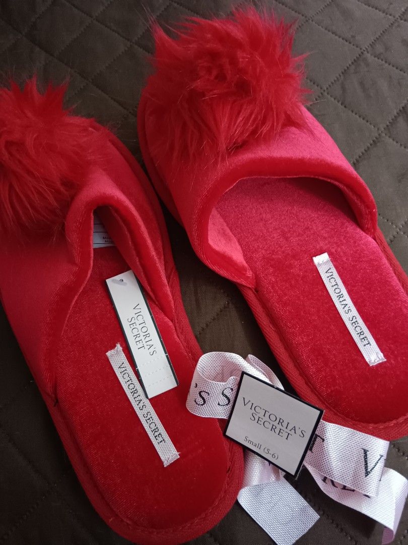 VS FUZZY POM POM SLIPPERS Women s Fashion Footwear Slippers and