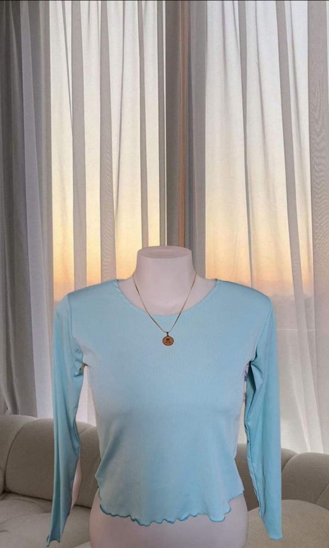 Women blue Long-sleeved (Category: Longsleeves) located in Batangas. Submitted by directioner1d (Listing ID 1243582384, Image 1). Description: Pm me na Lang po for more pictures and if interested. Thank you ✔️Can do meet up if sa Batangas ✔️ Delivery din if malayo.