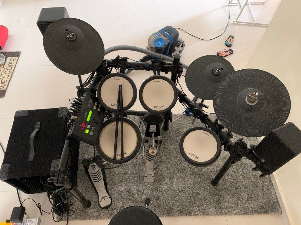 Yamaha electronic dtx500 drum kit with upgraded speakers, Hobbies