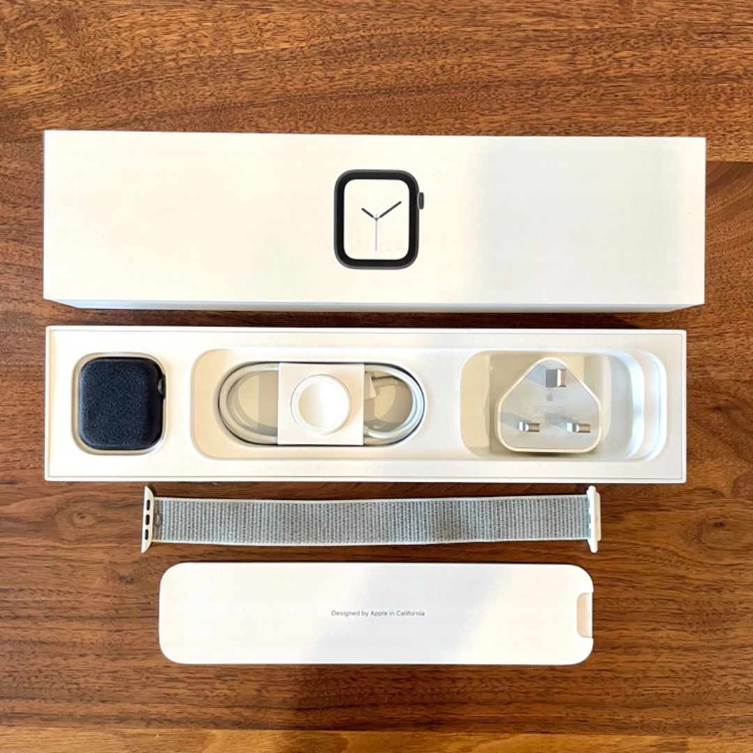 Apple watch series hotsell 4 44mm box