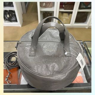 (Category: ) located in . Submitted by closetcompany (Listing ID 1243790205, Image 1). Description: .