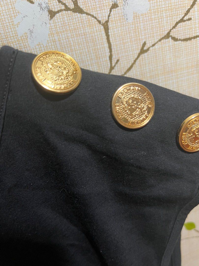 BALMAIN SLEEVELESS TOP (Category: Sleeveless) located in Manila. Submitted by offbeyondph (Listing ID 1243801844, Image 3). Description: Good as new Tags are cut Size small to medium.