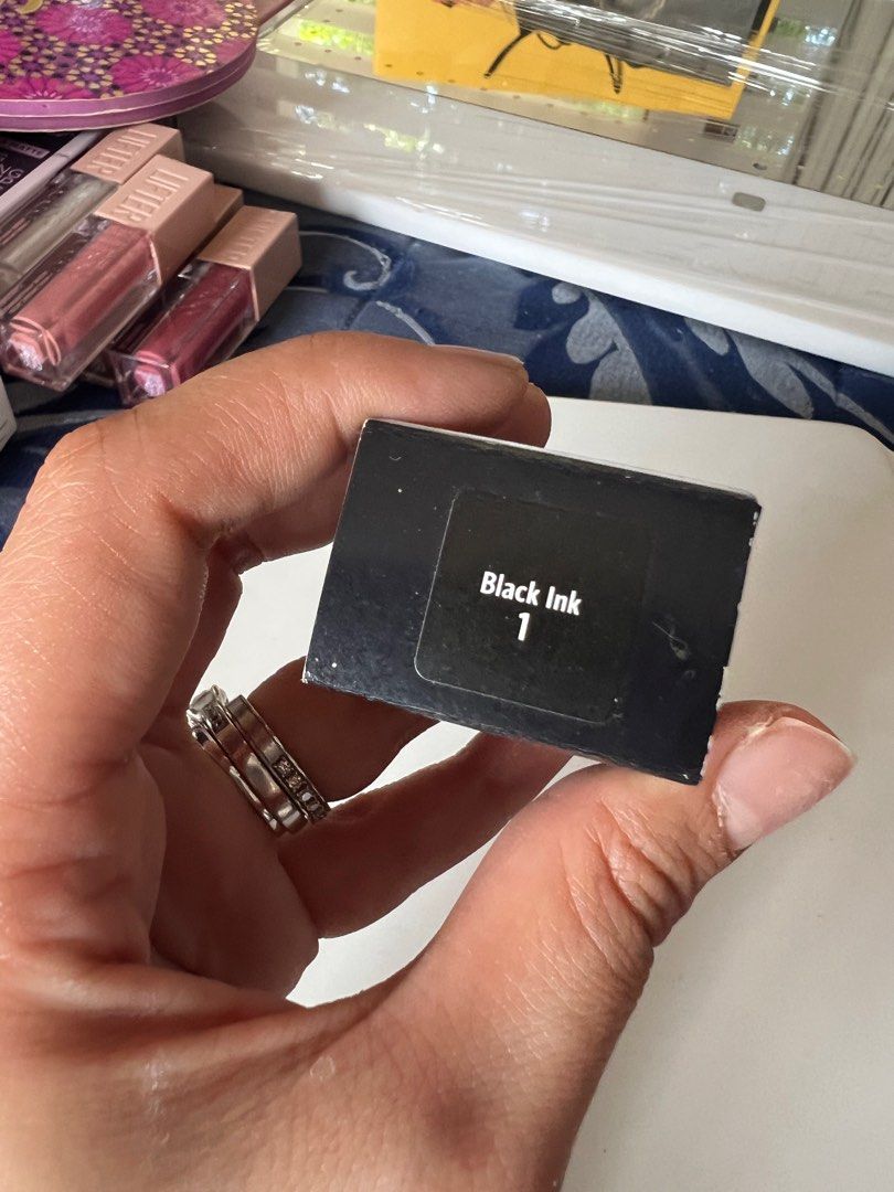 Bobbi Brown Black Gel Eyeliner (Category: Makeup) located in Manila. Submitted by handpickedluxph (Listing ID 1243743868, Image 2). Description: .