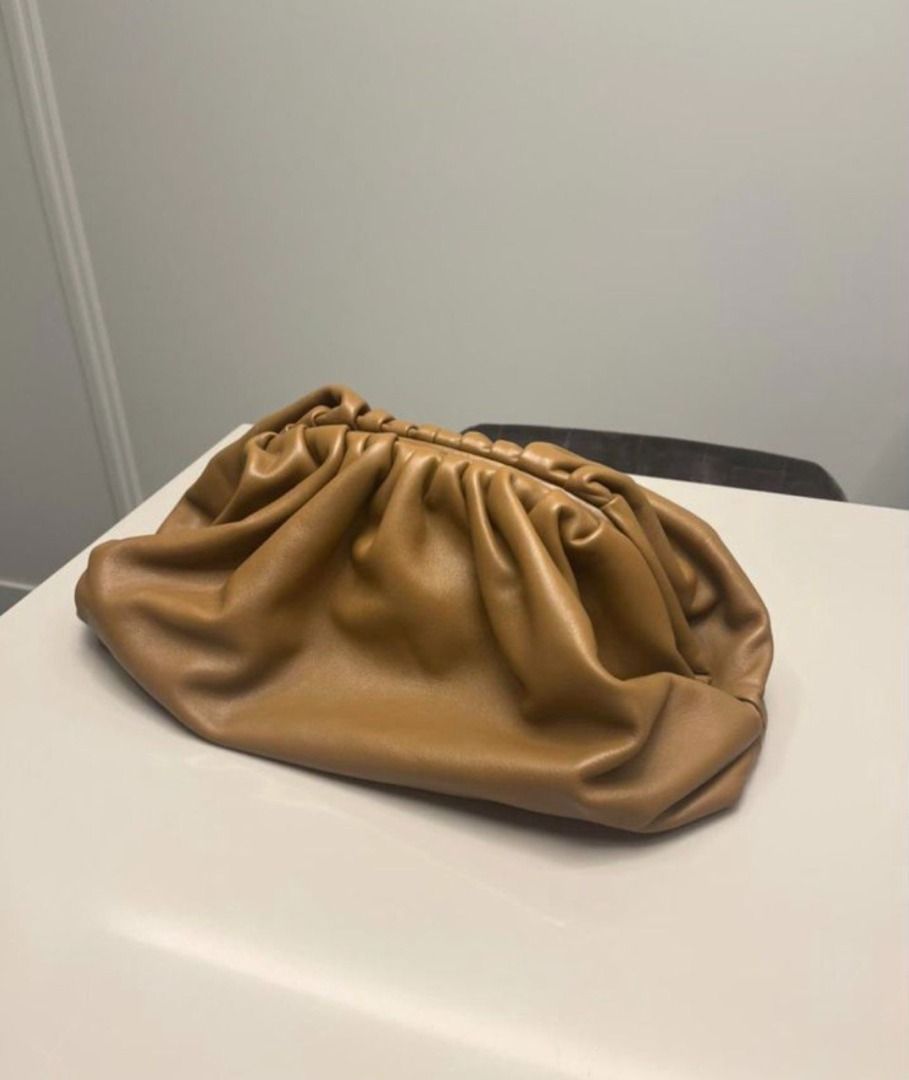 Bottega veneta online slouchy clutch