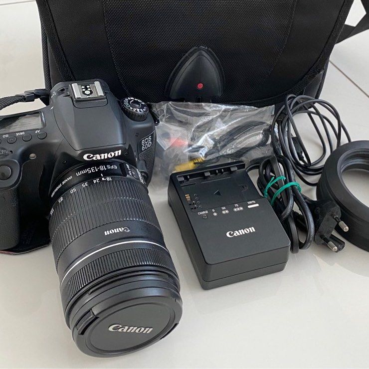 Canon EOS 60D with EF-S 18-135mm IS Lens Full Set