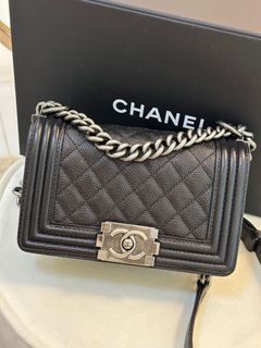 (Category: ) located in . Submitted by declutter.chic (Listing ID 1243886713, Image 1). Description: .