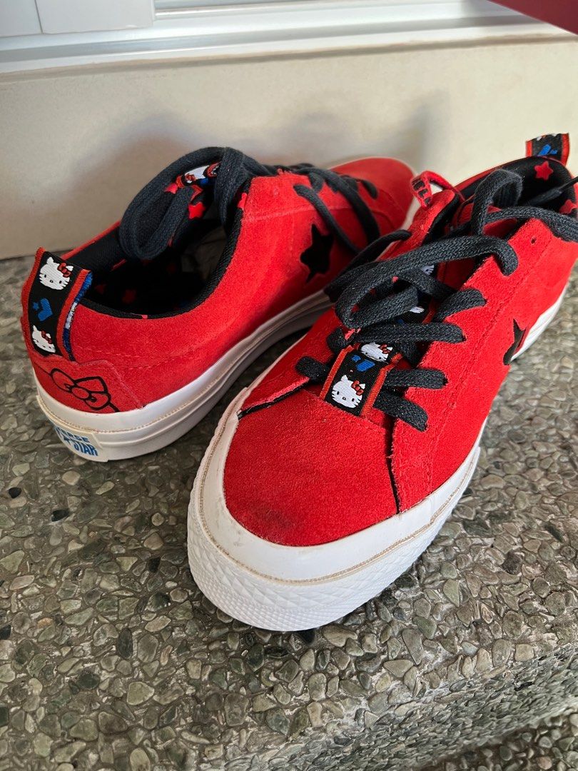 Red hello clearance kitty converse