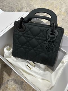 (Category: ) located in . Submitted by youzwardrobe (Listing ID 1243828130, Image 1). Description: .