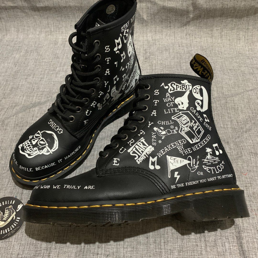 Dr discount martens scribble