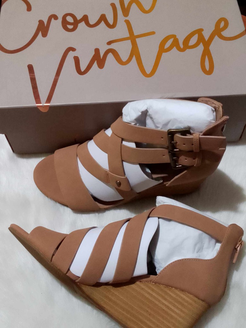 Crown vintage cirque shop wedge sandal