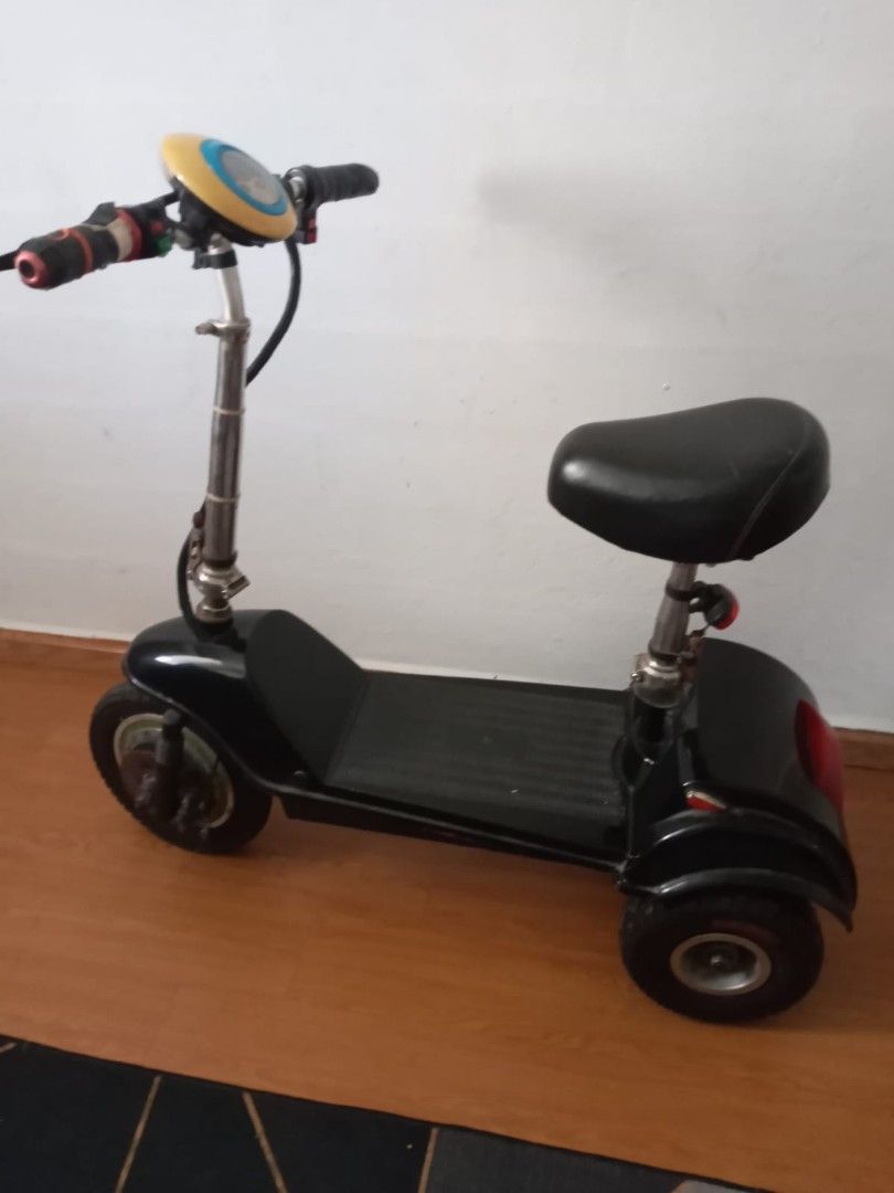 Second hand store 3 wheel scooter