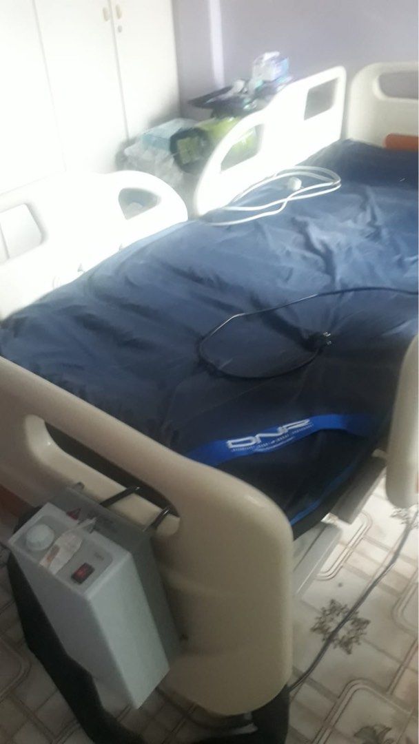 Free Hospital Bed and Commode Chair, Furniture & Home Living, Furniture