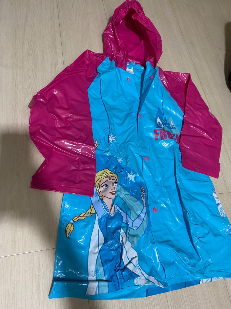 Frozen raincoat outlet and boots