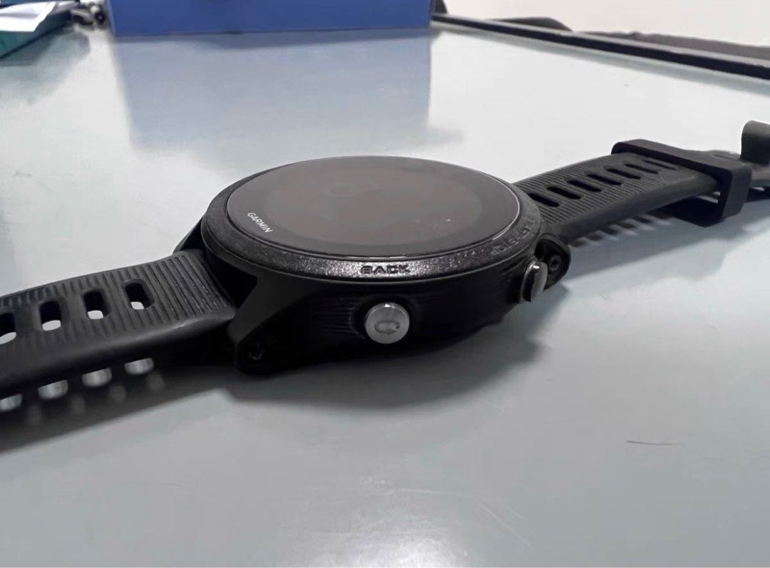 Vivoactive 3 music online vs forerunner 935