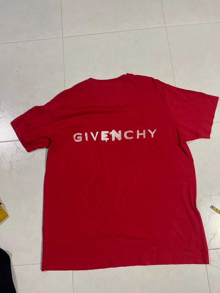 Givenchy Tee (Category: Tshirts & Polo Shirts) located in Singapore. Submitted by ambroseyap (Listing ID 1243866339, Image 2). Description: Givenchy Batman Tee $200 Size : M Ptp: 64cm Length:80cm 100% authentic Can nego .