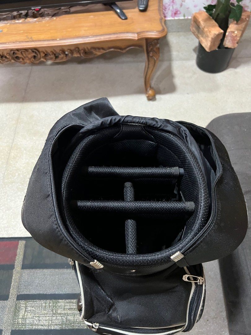 Golf bag 2nd hand, Sports Equipment, Sports & Games, Golf on Carousell