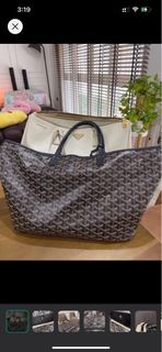 (Category: ) located in . Submitted by qubywardrobe (Listing ID 1243786266, Image 1). Description: .
