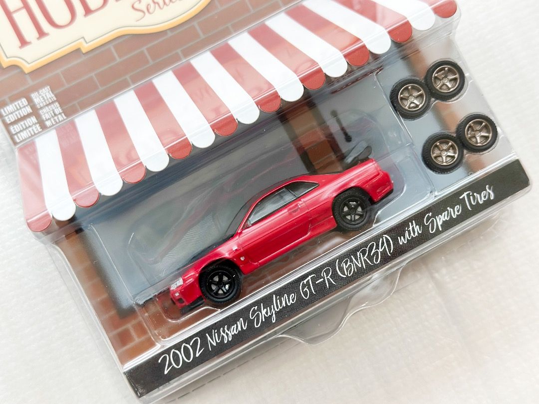 BNIB] GREENLIGHT Collectibles - The Hobby Shop Series 4 - 2002 Nissan  Skyline GT-R (BNR34) with Spare Tires