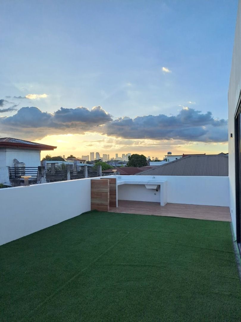 GREENWOOD EXECUTIVE VILLAGE PASIG MODERN TROPICAL HOUSE FOR SALE on