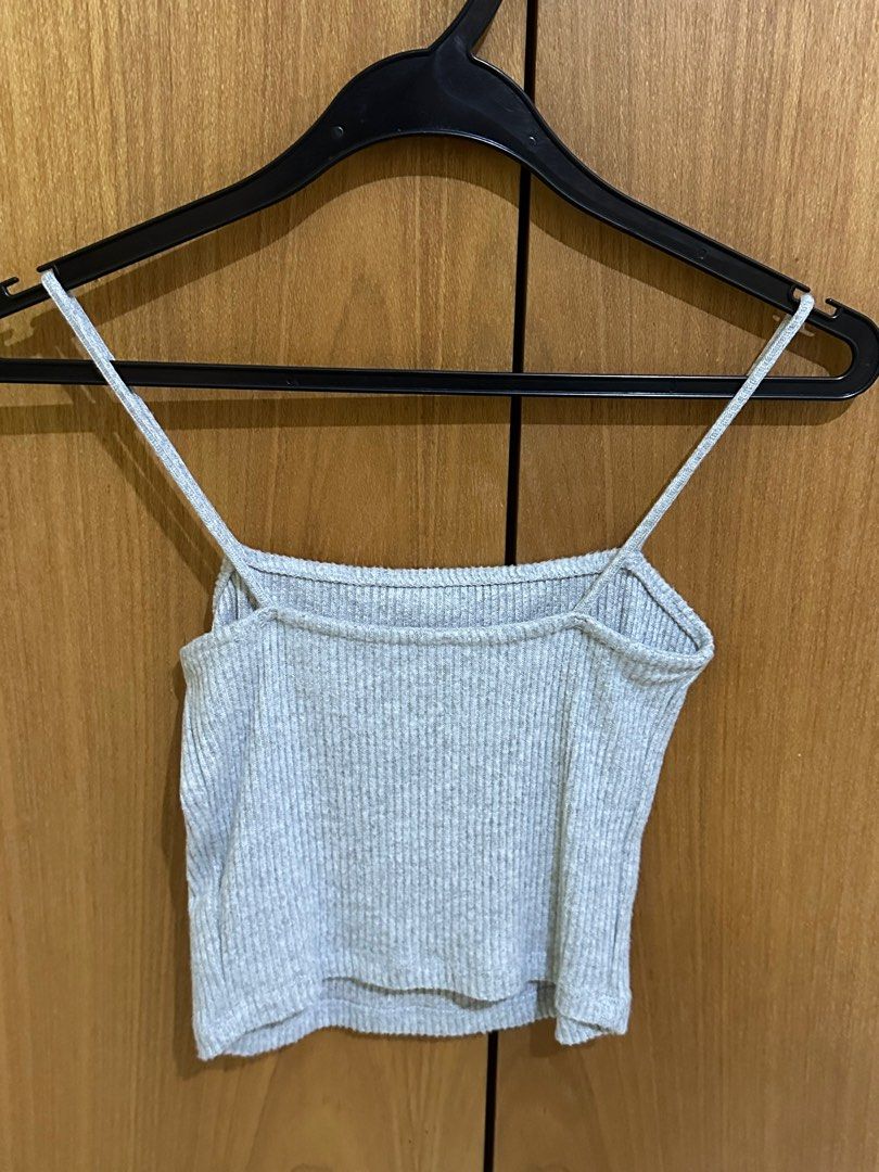Grey Basic Top (Category: Sleeveless) located in Singapore. Submitted by minniejeong (Listing ID 1243802438, Image 1). Description: underarm area is really tight for me (i’m an S) only consider if you are actually XS and below..