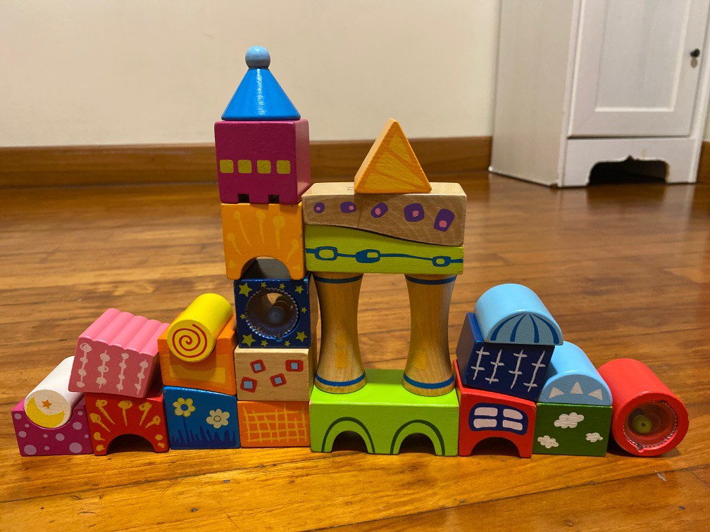 Hape Fantasia Block Castle E0418 Hobbies Toys Toys Games on