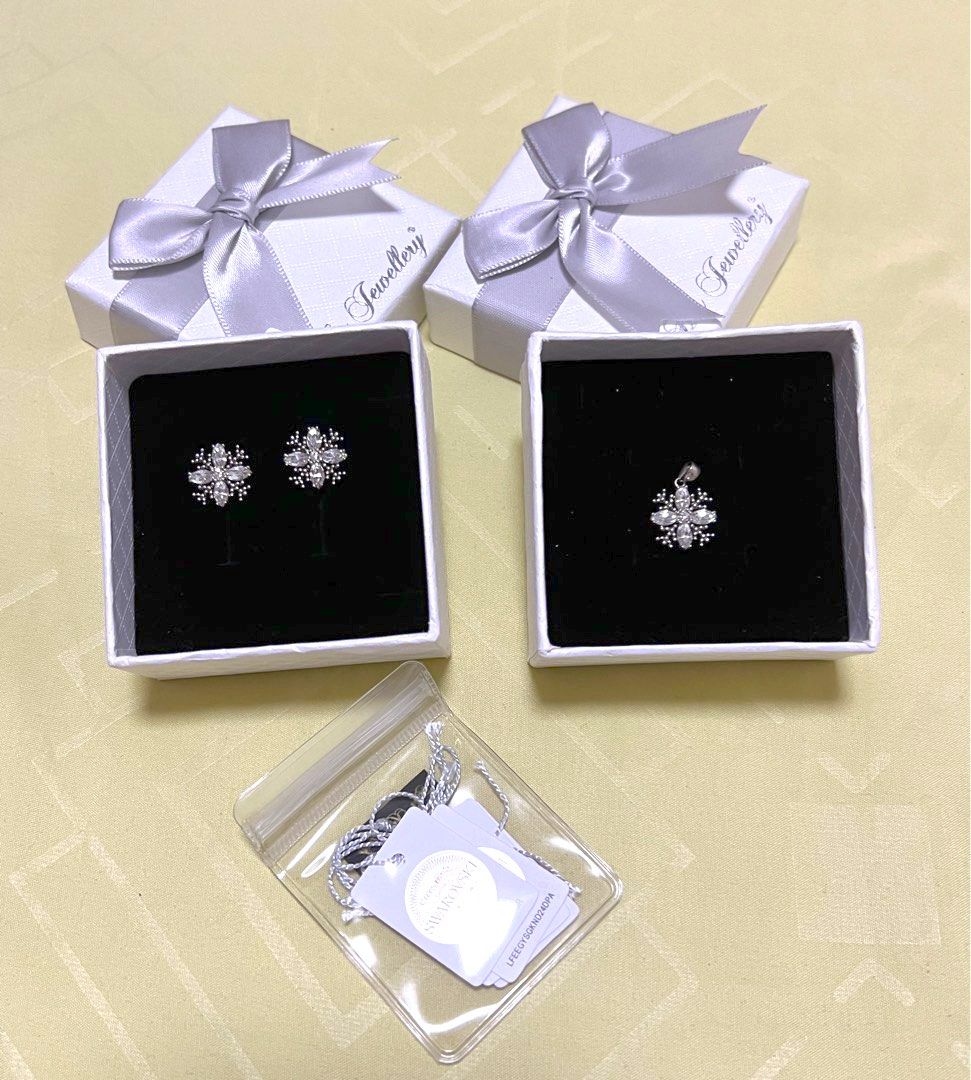Her Jewellery swarovski crystal pendant and earring Women s Fashion Jewelry Organisers Charms on Carousell