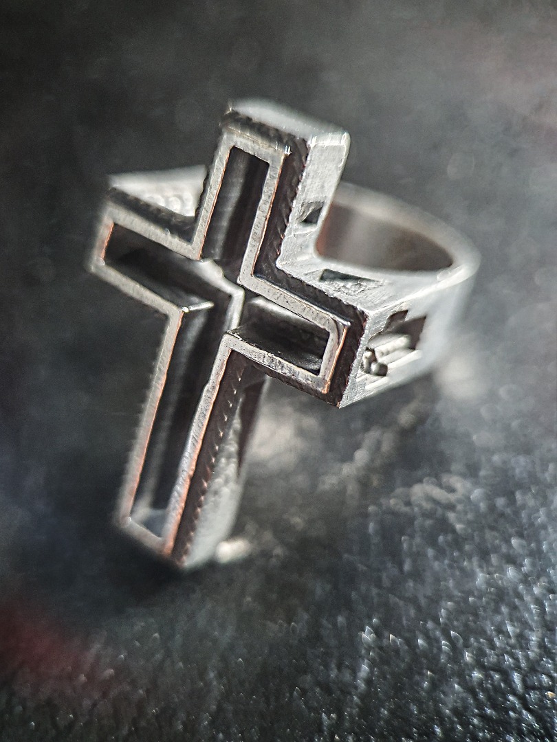 Silver crucifix ring deals
