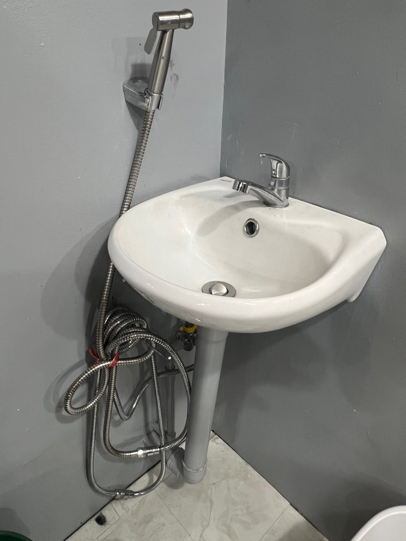 Lavatory Set on Carousell