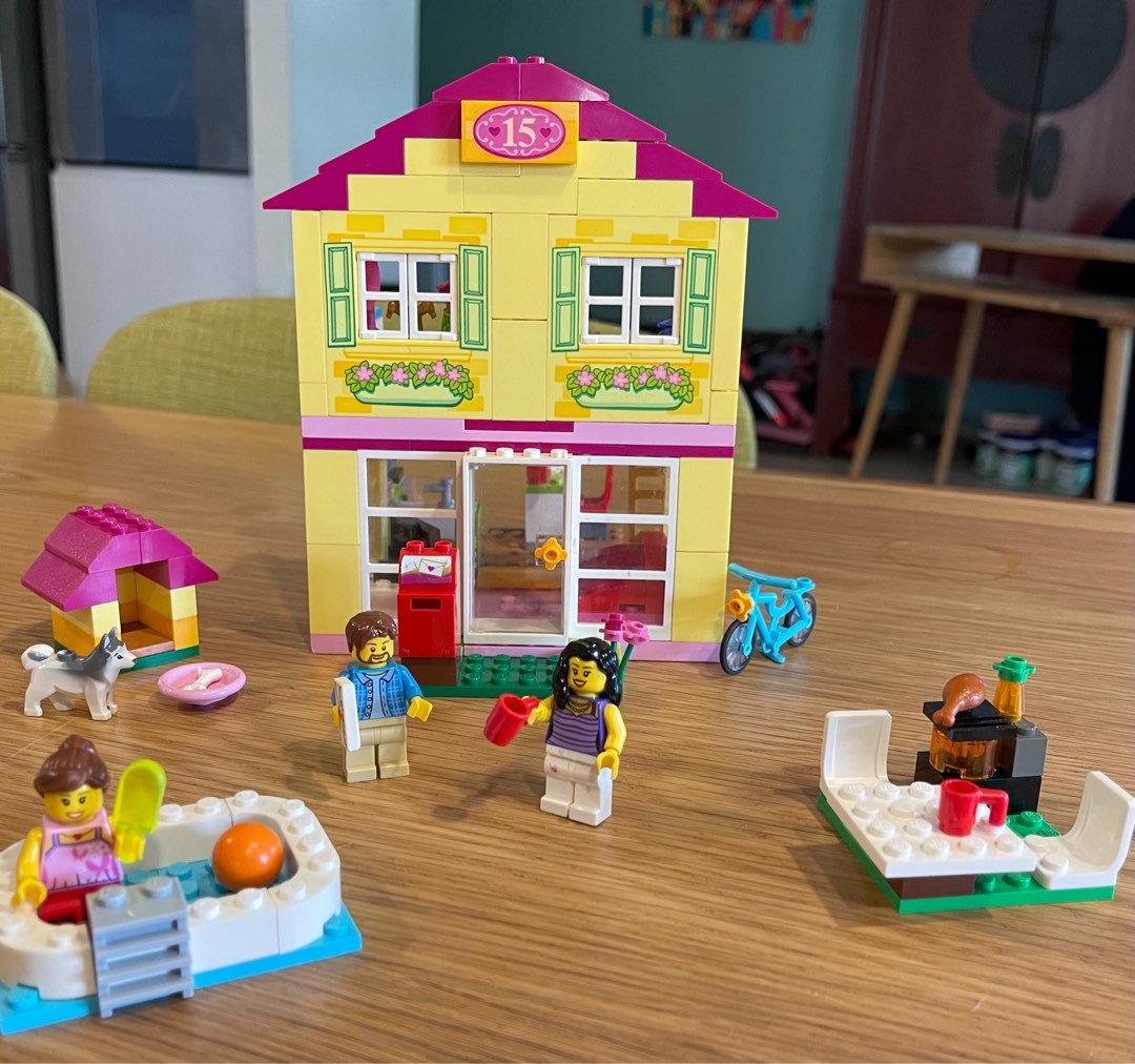 Lego Juniors Set House with figures a husky Hobbies Toys