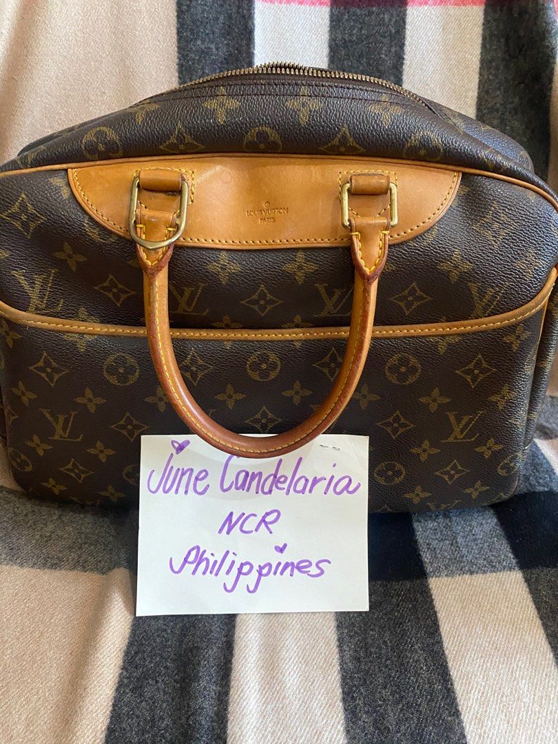 Louis Vuitton LV bag Deauville (Category: Luxury Bags & Wallets) located in Marikina City. Submitted by juneolx (Listing ID 1243810591, Image 1). Description: Location- NCR, Pasig / Marikina Phils Addtl pics upon request Details: Preloved Inclusions- none With sign of usage, minimal watermarks, ready to use money back guarantee once proven fake by a professional authenticator Shipping to be paid by the buyer Meet up can be arranged Viewing possib