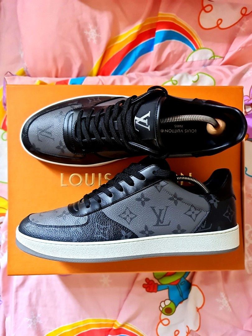 Louis Vuitton Rivoli Sneaker Monogram Eclipse. Size 07.0