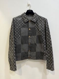 Louis Vuitton Star Gradient Denim Jacket Shirt LV, Men's Fashion, Coats,  Jackets and Outerwear on Carousell