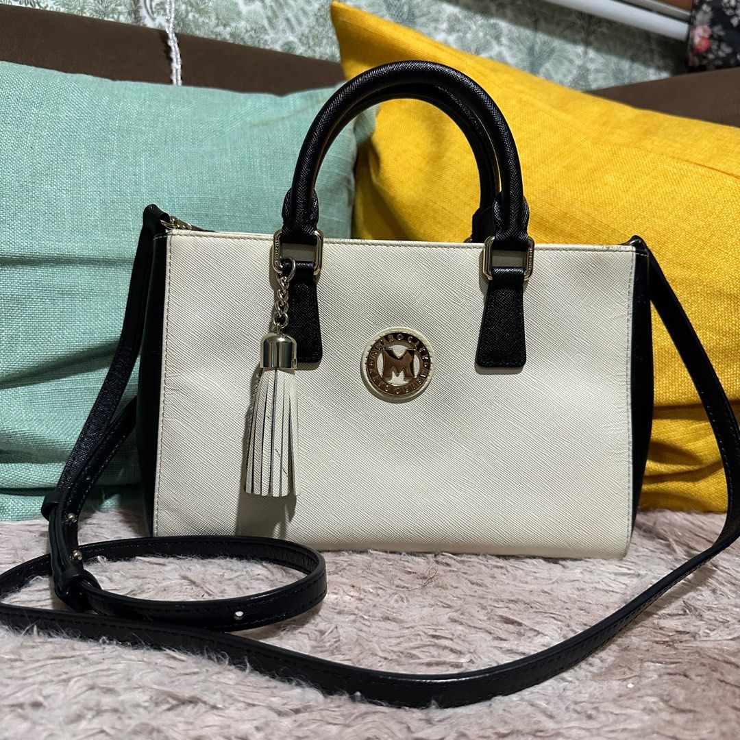 Metrocity 2 way Leather and Canvas Preloved Korea Bag, Women's Fashion, Bags  & Wallets, Cross-body Bags on Carousell