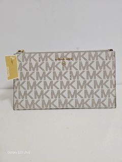 (Category: ) located in . Submitted by fazzauthenticgoods (Listing ID 1243770623, Image 1). Description: .