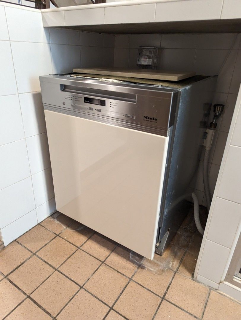 Miele built in dishwasher 3200 new!, TV & Home Appliances, Kitchen