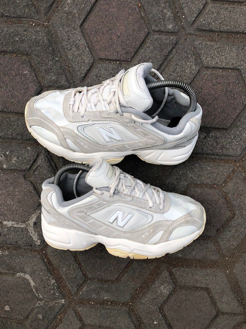 New Balance 452 size 40.5 Fesyen Pria Sepatu Sneakers di Carousell