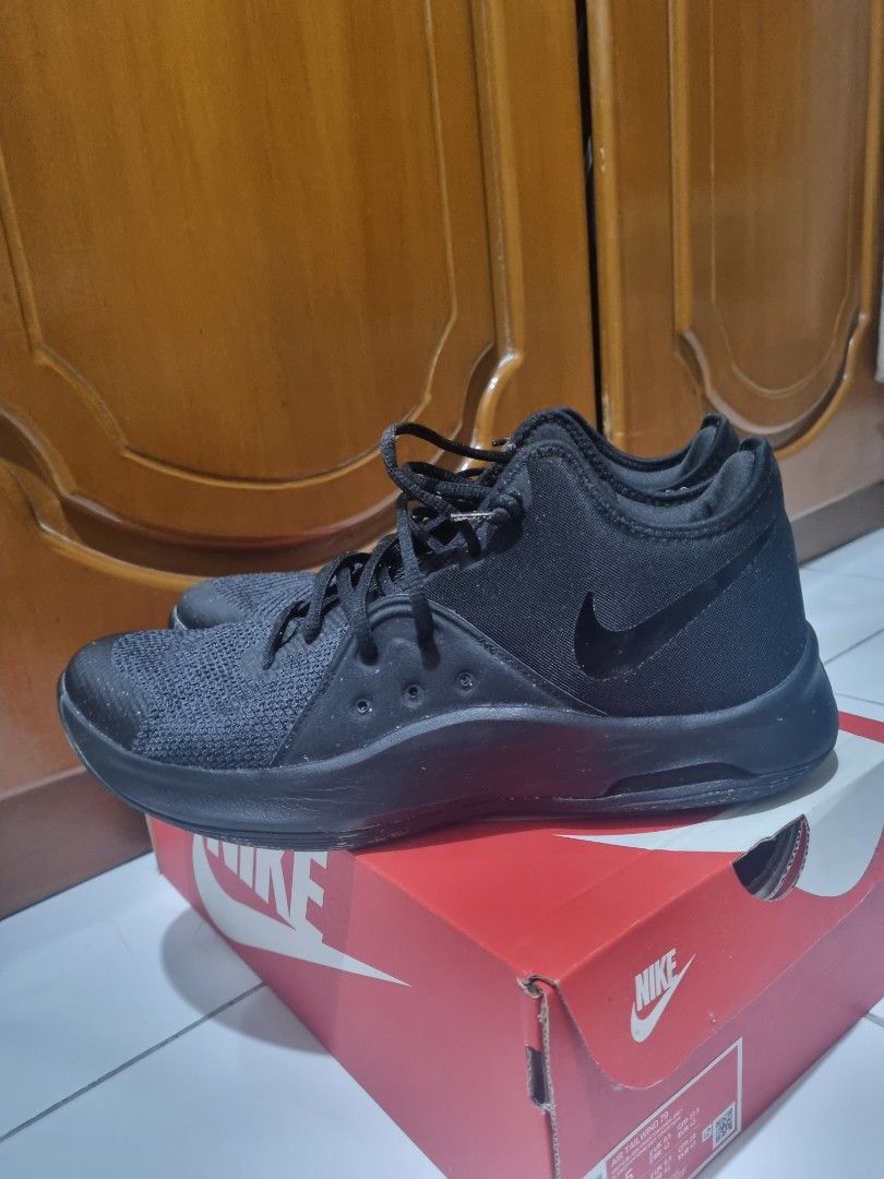 nike air versatile iii