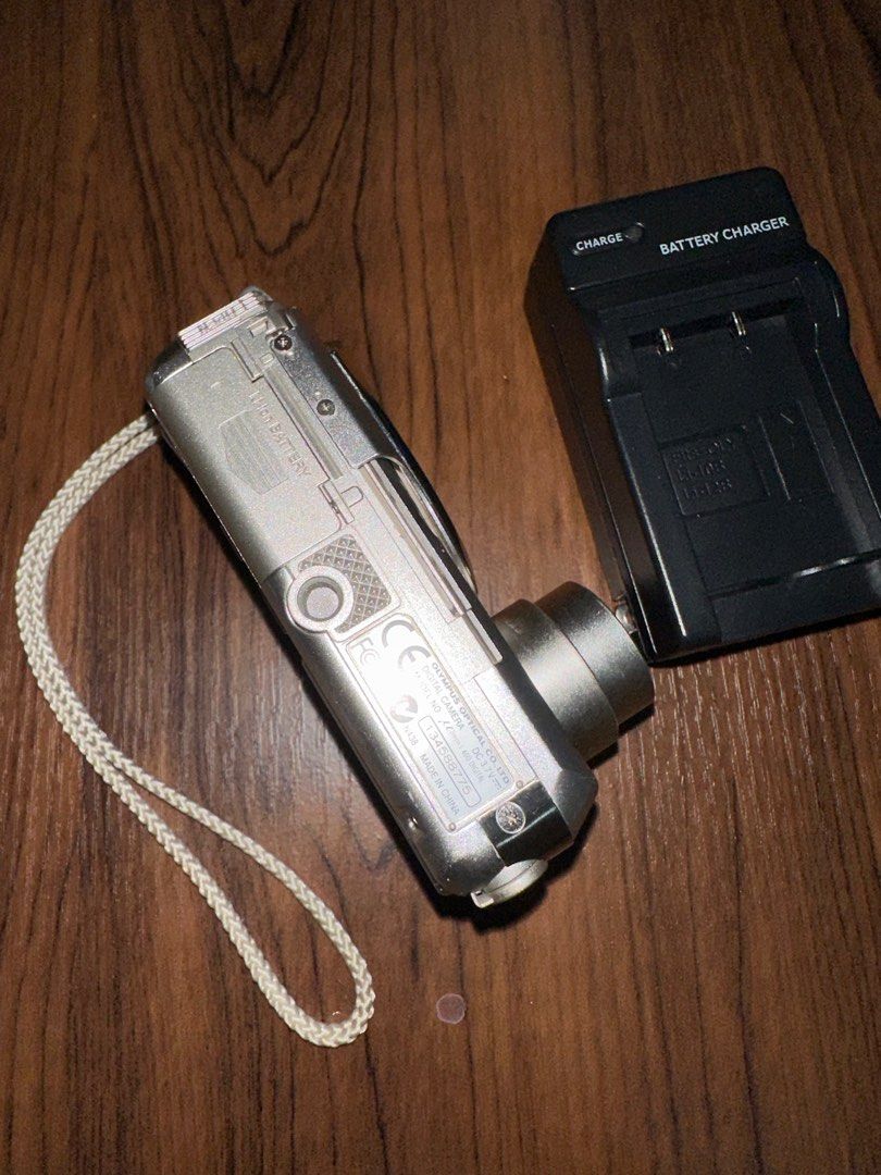 Olympus Stylus/Mju 400 (RARE) Digital, Photography, Cameras on Carousell