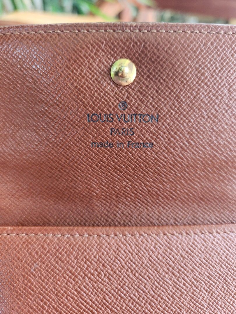 Original LV Elise Monogram (Category: Luxury Bags & Wallets) located in Cabanatuan. Submitted by meyrasol (Listing ID 1243755162, Image 2). Description: minor corner wear no peeling or sticky pockets no cracks om canvas.