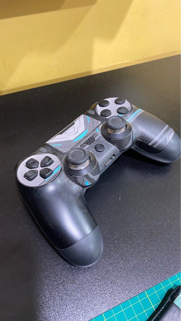 PS4 Controller (Category: PlayStation) located in Singapore. Submitted by penh4s (Listing ID 1243789838, Image 1). Description: converted to PC, wna clear .