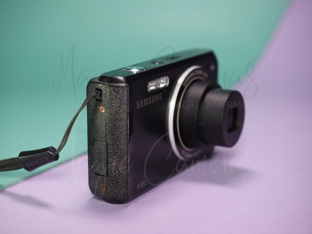Samsung DV90 16 Megapixels Digital Camera w/ front LCD Screen on