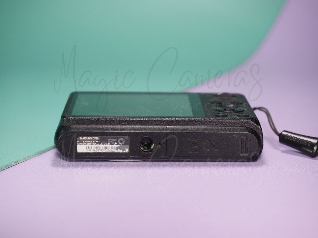 Samsung DV90 16 Megapixels Digital Camera w/ front LCD Screen on