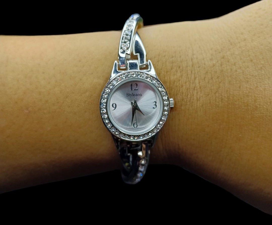 Guess watch women's silver tone deals bracelet 22mm u0135l1