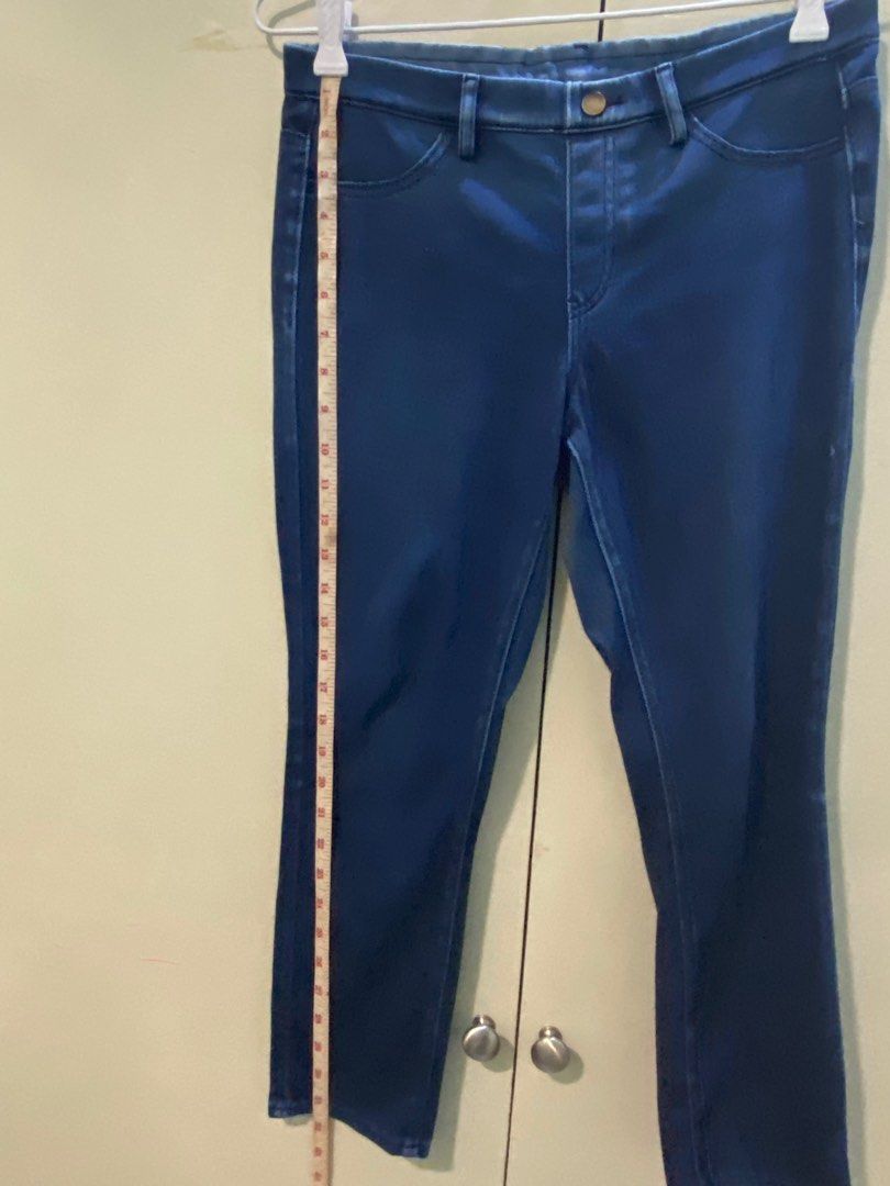 Uniqlo original cropped pants (blue) (Category: Jeans) located in Mandaluyong City. Submitted by katelise (Listing ID 1243827967, Image 2). Description: 🛍️ Description: Size - L * Waistline - 69-75cm *Hipline - 94-100cm 🛍️ High waist 🛍️ Actual color of items may vary due to lighting..