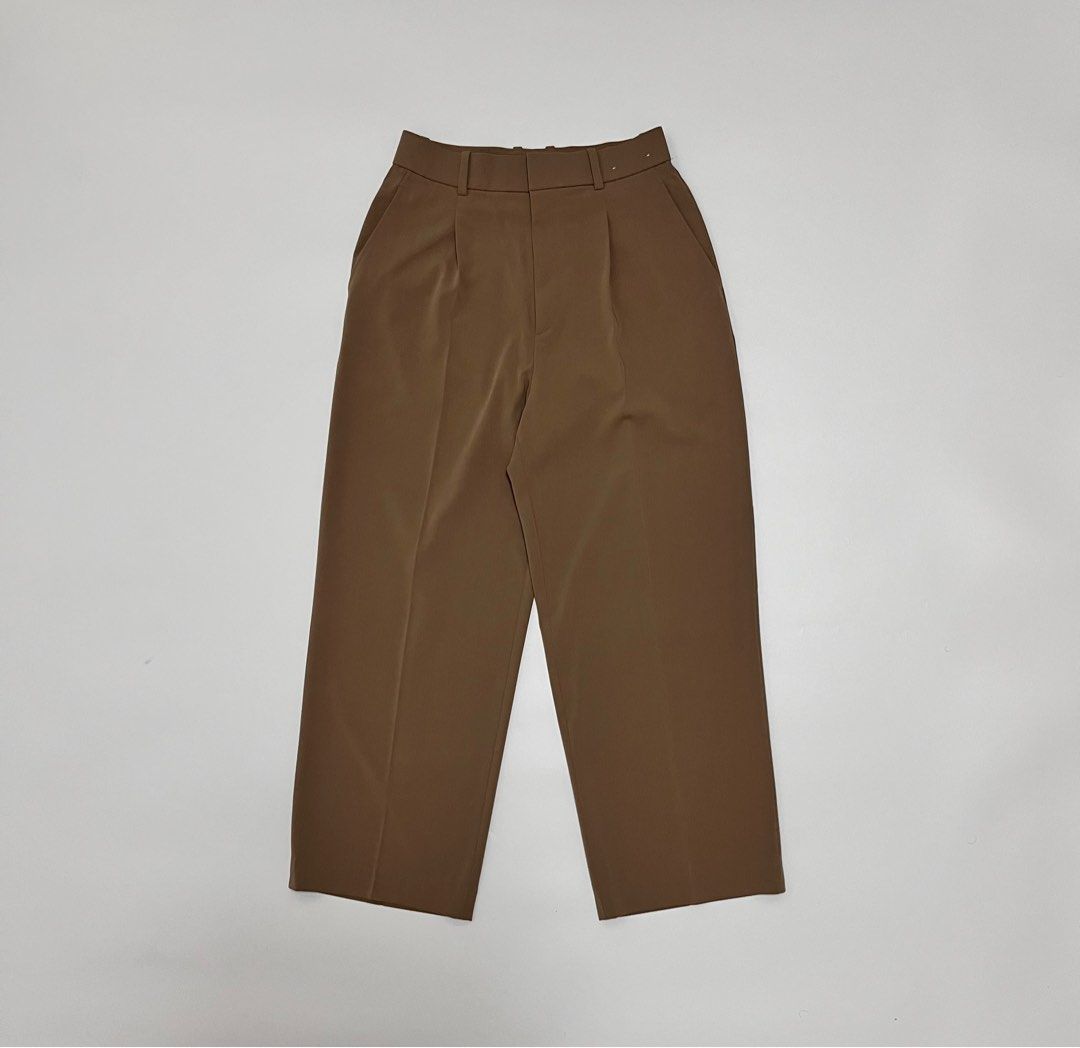 🏷️UNIQLO PLEATED WIDE PANTS, Women's Fashion, Bottoms, Other Bottoms on  Carousell