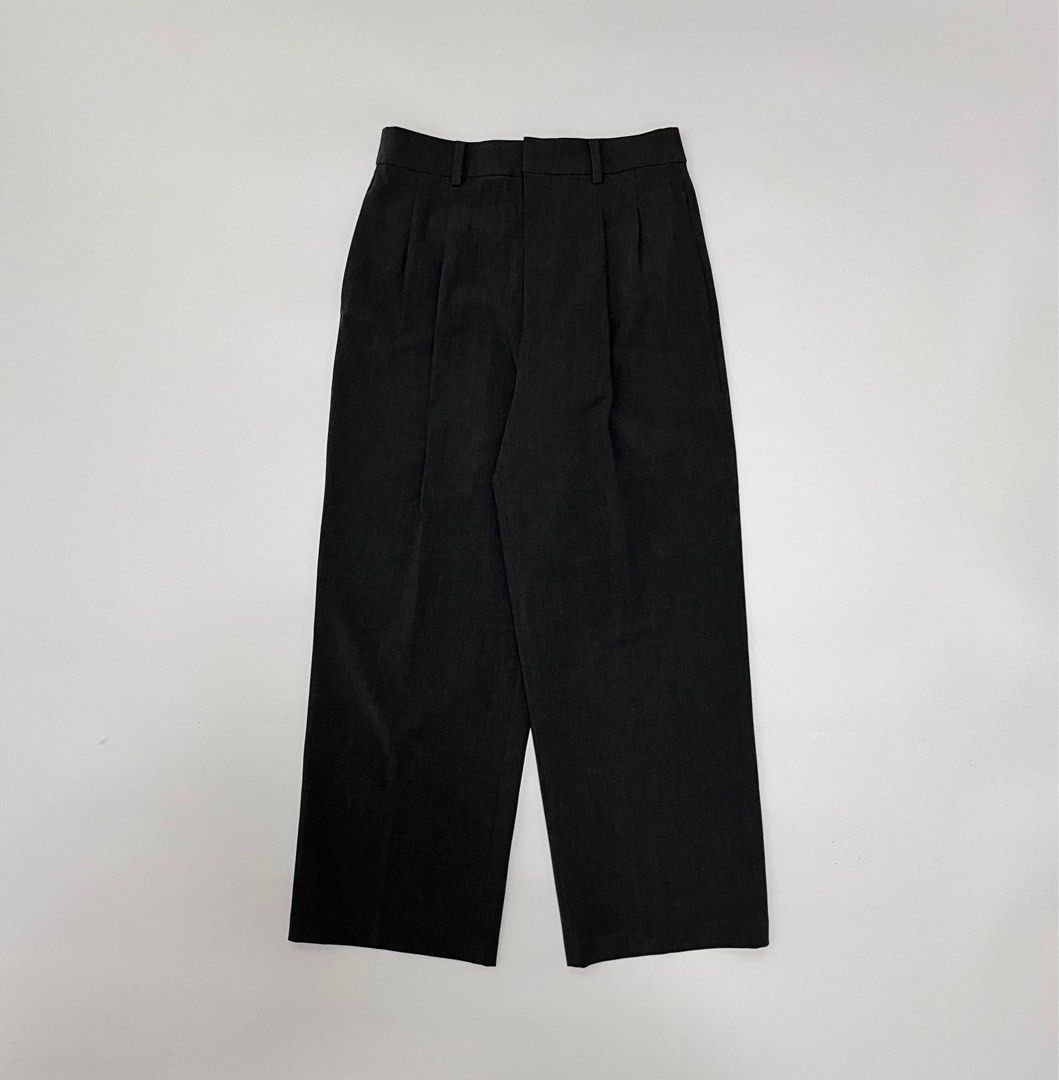 Uniqlo Pleated Wide Pants (Unisex), Women's Fashion, Bottoms, Other Bottoms  on Carousell